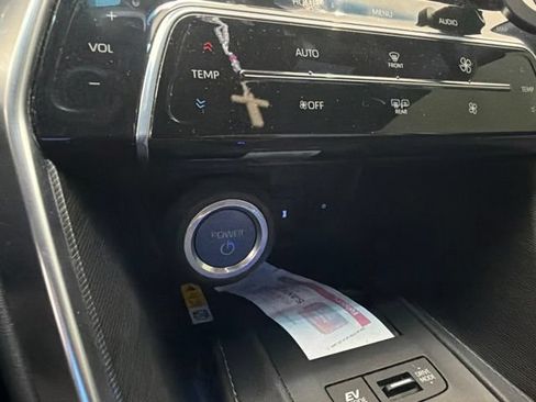Used 2022 Toyota Venza Limited w/ Advanced Technology Package AWD/4WD image 17