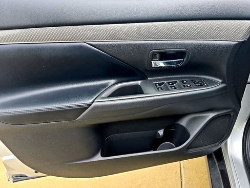 Used 2020 Mitsubishi Outlander SEL image 16