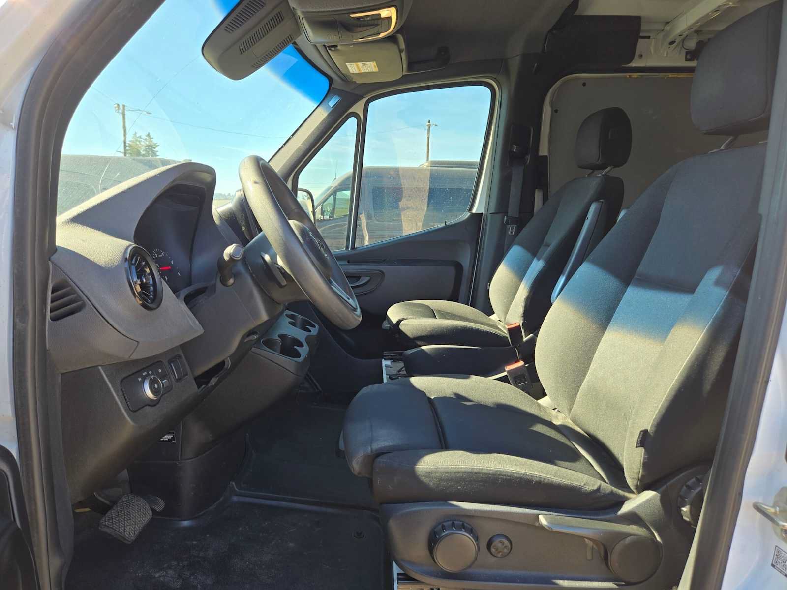 Used 2020 Mercedes-Benz Sprinter 2500 image 21