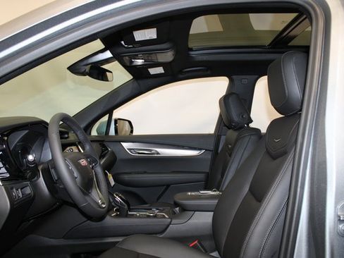 New 2025 Cadillac XT6 Luxury image 6