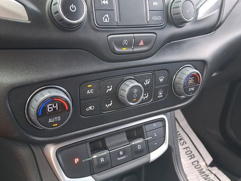 Used 2024 GMC Terrain SLT FWD image 29