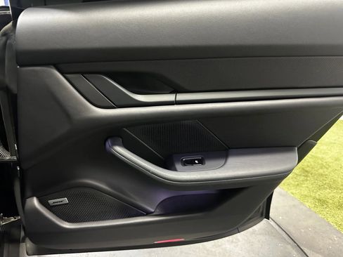 Used 2021 Porsche Taycan image 22