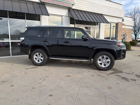 Used 2016 Toyota 4Runner SR5 image 4