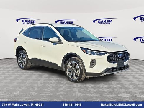 Used 2024 Ford Escape Platinum image 3