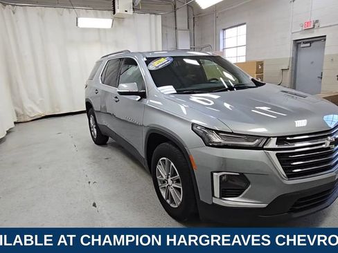 Used 2023 Chevrolet Traverse LT image 2