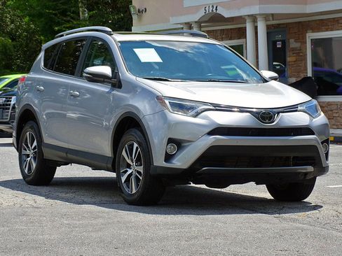 Used 2017 Toyota RAV4 XLE AWD/4WD image 11