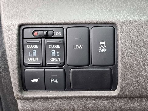 Used 2016 Honda Odyssey Touring Elite image 27