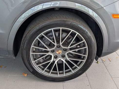 Used 2023 Porsche Cayenne image 16