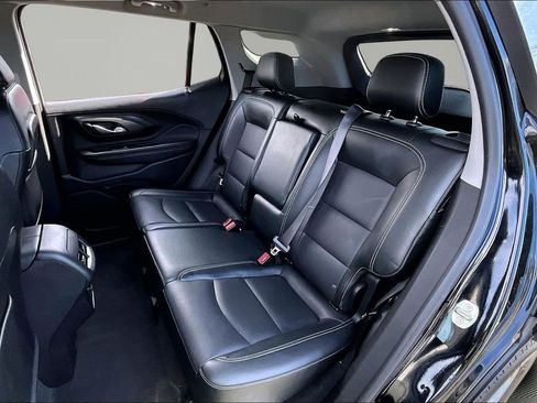 Used 2024 GMC Terrain SLT image 16