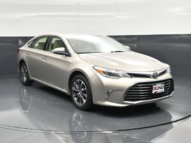 Used 2016 Toyota Avalon XLE FWD image 5