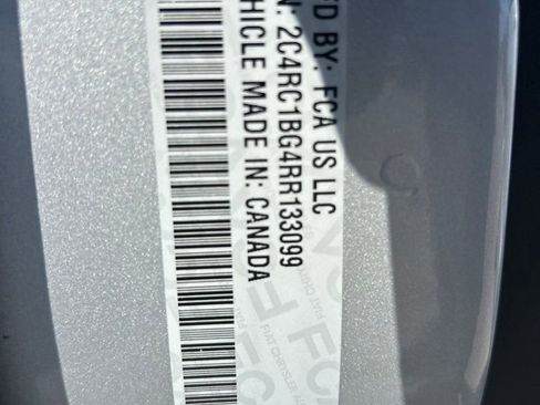 Used 2024 Chrysler Pacifica Touring-L FWD image 47