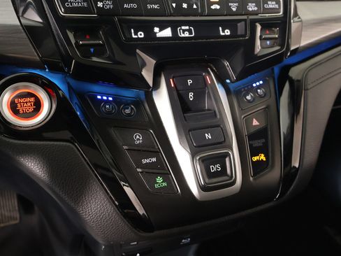 Used 2024 Honda Odyssey Elite image 8