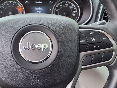 Used 2019 Jeep Cherokee Limited w/ Luxury Group AWD/4WD image 7