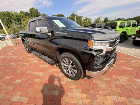 Used 2022 Chevrolet Silverado 1500 LT AWD/4WD image 38