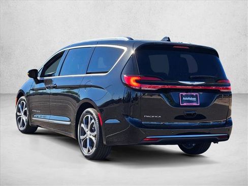 New 2026 Chrysler Pacifica Pinnacle image 9