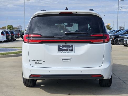 New 2026 Chrysler Pacifica Select image 8