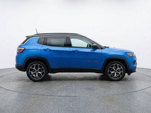 Used 2025 Jeep Compass Limited image 11