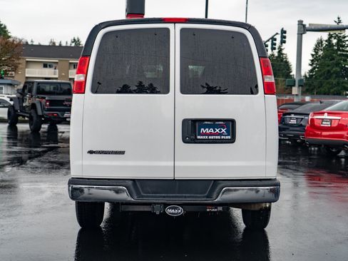 Used 2017 Chevrolet Express 3500 LT w/ LT Preferred Equipment Group RWD image 10