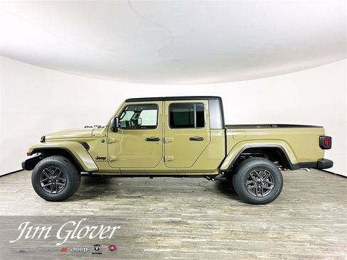 New 2025 Jeep Gladiator Sport image 5