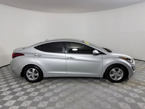 Used 2015 Hyundai Elantra SE FWD image 4