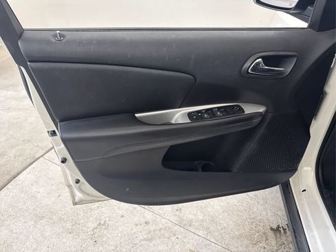 Used 2019 Dodge Journey SE w/ Connectivity Group FWD image 32