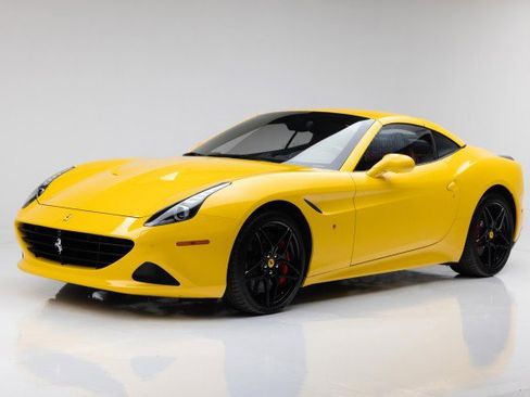 Used 2016 Ferrari California T image 25
