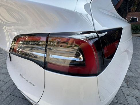 Used 2023 Tesla Model Y AWD image 25