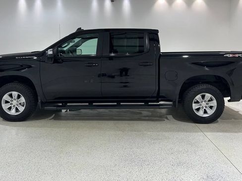 Used 2024 Chevrolet Silverado 1500 LT w/ Leather Package AWD/4WD image 2