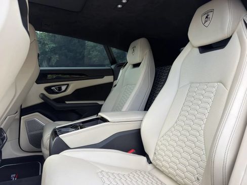 Used 2022 Lamborghini Urus AWD/4WD image 22