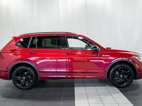 Used 2024 Volkswagen Tiguan SE R-Line AWD/4WD image 3