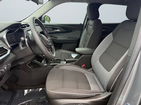 Used 2023 Chevrolet TrailBlazer LT FWD image 9