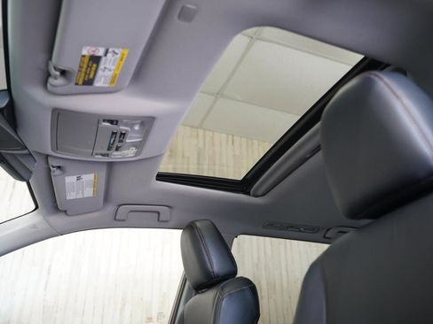 Used 2019 Toyota Highlander XLE w/ Carpet Mat Package (TMS) AWD/4WD image 25