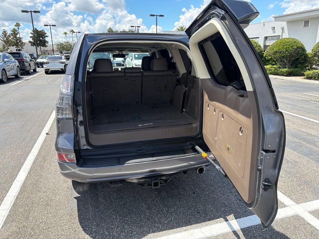 Used 2018 Lexus GX 460 Premium w/ Premium Package AWD/4WD image 8