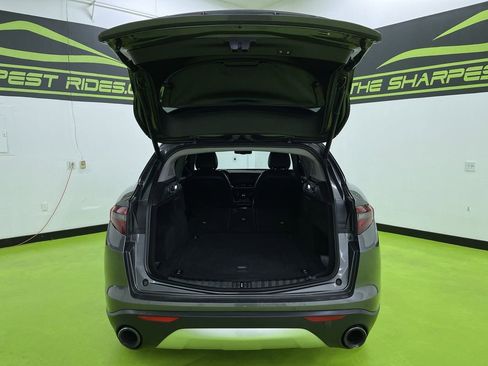 Used 2018 Alfa Romeo Stelvio AWD image 9
