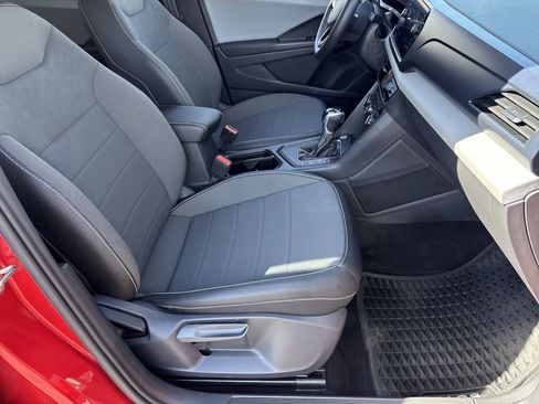 Used 2022 Volkswagen Taos SE image 10