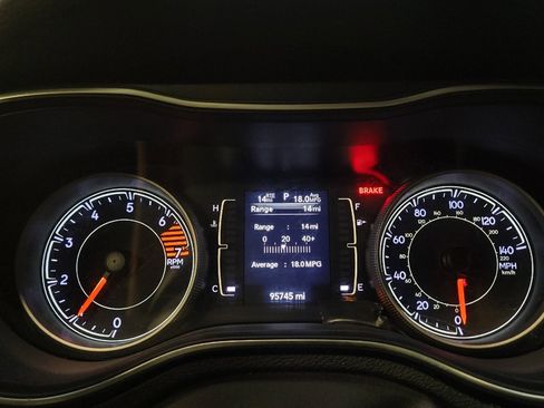 Used 2019 Jeep Cherokee Latitude w/ Popular Appearance Group FWD image 23