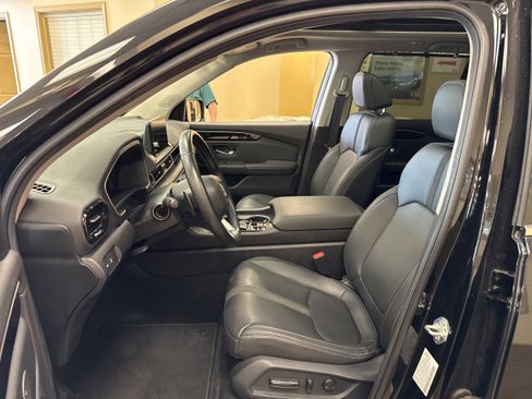 Used 2024 Honda Pilot Touring image 7