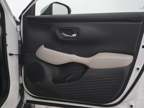 Used 2024 Honda HR-V LX image 9
