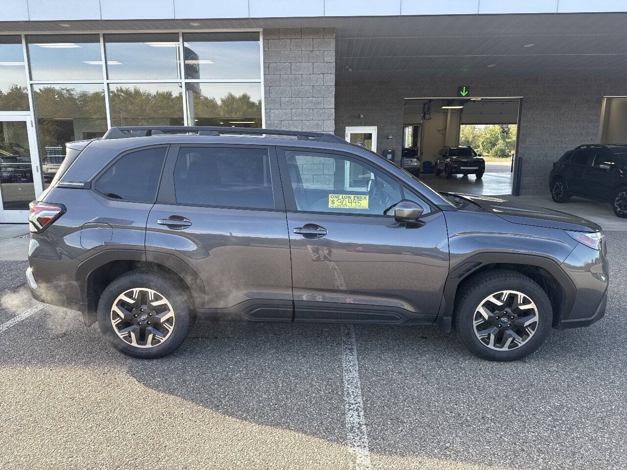 Used 2025 Subaru Forester Premium AWD/4WD image 3