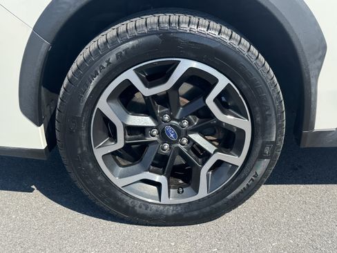 Used 2017 Subaru Crosstrek 2.0i Premium AWD/4WD image 11