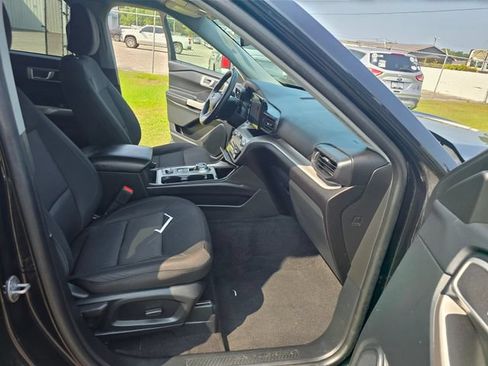 Used 2023 Ford Explorer XLT AWD/4WD image 39