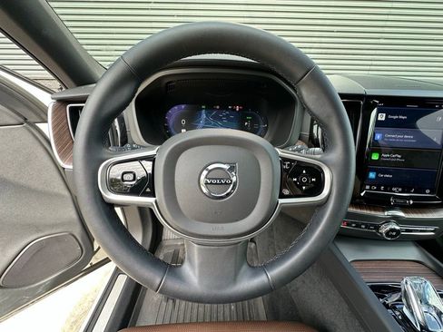 Used 2023 Volvo XC60 T8 Ultimate image 16