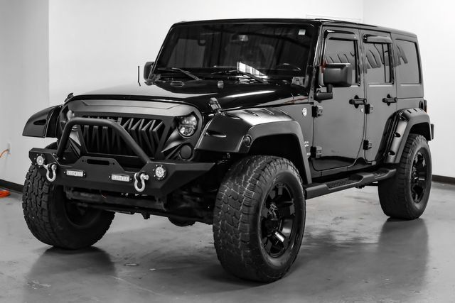 Used 2015 Jeep Wrangler Unlimited Sahara w/ Connectivity Group AWD/4WD image 8