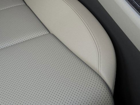 New 2026 Lincoln Aviator AWD image 16