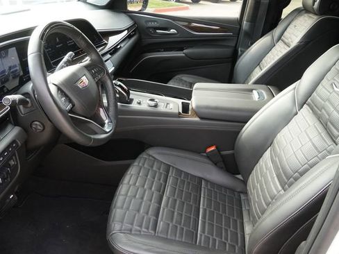 Used 2024 Cadillac Escalade Sport Platinum w/ LPO, ONYX Package AWD/4WD image 18