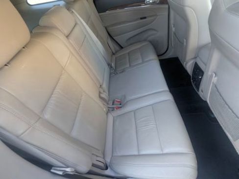 Used 2011 Jeep Grand Cherokee Limited image 21