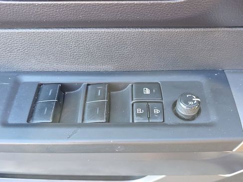 Used 2022 Toyota Tundra SR5 w/ SR5 Convenience Package image 32