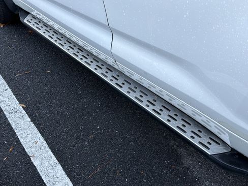 Used 2016 Toyota Highlander XLE image 9