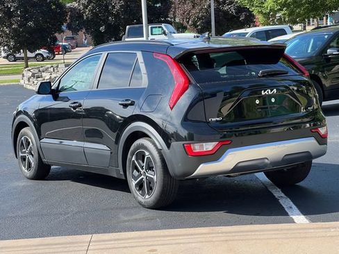 Used 2024 Kia Niro EX FWD image 8