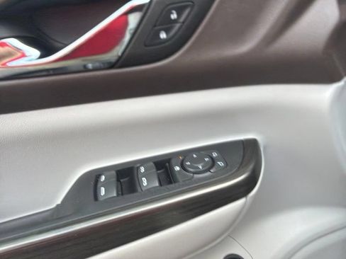 Used 2023 GMC Acadia SLT FWD image 13
